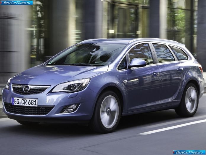 2011 Opel Astra Sports Tourer - фотография 14 из 95