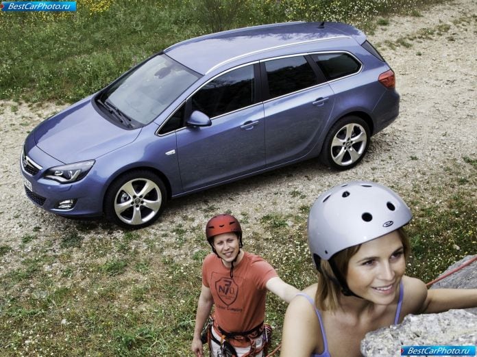 2011 Opel Astra Sports Tourer - фотография 16 из 95