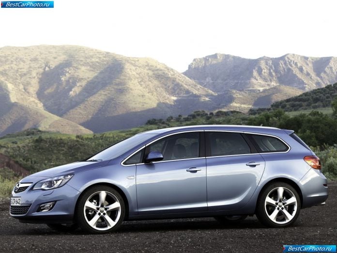 2011 Opel Astra Sports Tourer - фотография 17 из 95