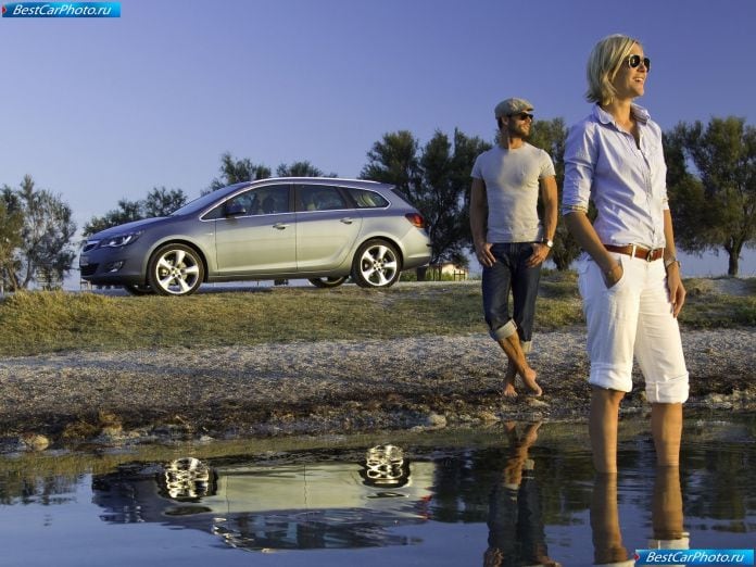 2011 Opel Astra Sports Tourer - фотография 18 из 95
