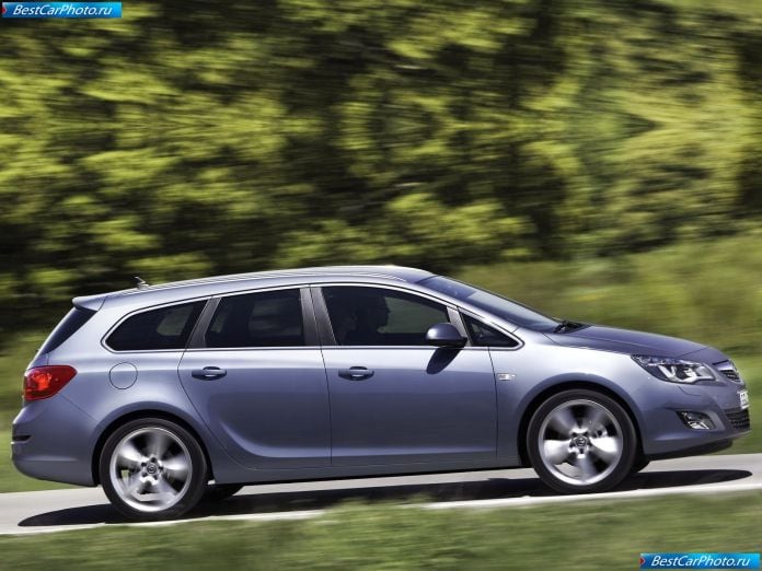 2011 Opel Astra Sports Tourer - фотография 19 из 95