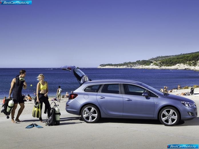 2011 Opel Astra Sports Tourer - фотография 21 из 95