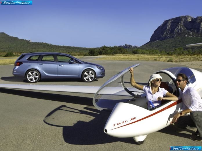 2011 Opel Astra Sports Tourer - фотография 22 из 95