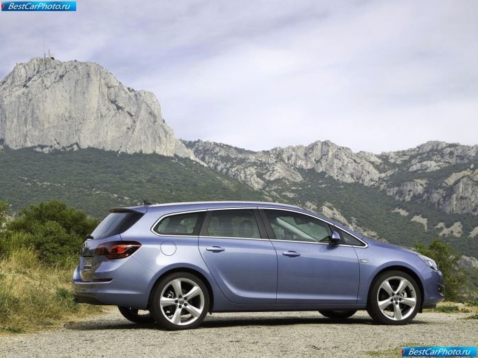 2011 Opel Astra Sports Tourer - фотография 25 из 95