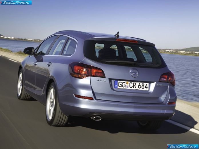 2011 Opel Astra Sports Tourer - фотография 26 из 95