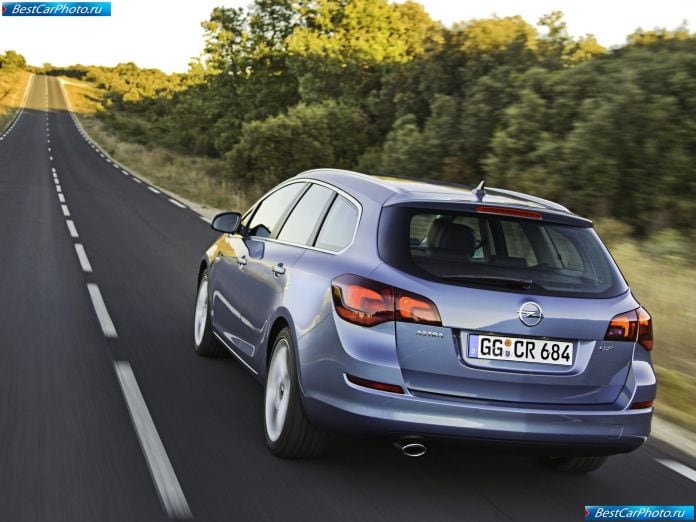 2011 Opel Astra Sports Tourer - фотография 27 из 95