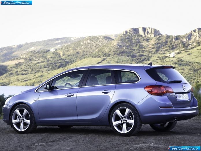2011 Opel Astra Sports Tourer - фотография 28 из 95