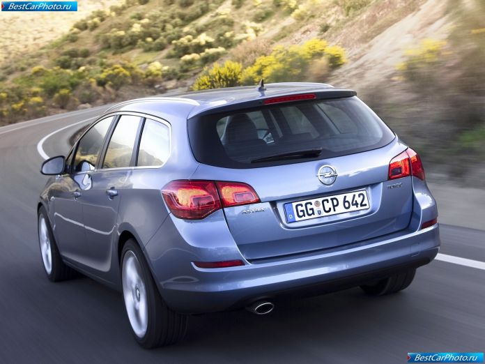 2011 Opel Astra Sports Tourer - фотография 29 из 95