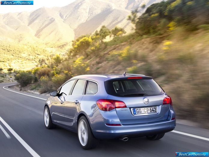 2011 Opel Astra Sports Tourer - фотография 30 из 95