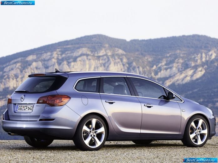 2011 Opel Astra Sports Tourer - фотография 31 из 95