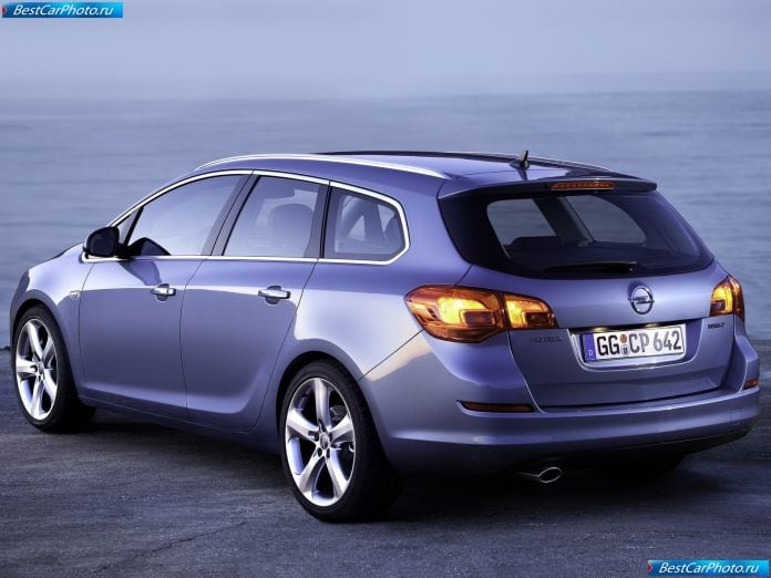 2011 Opel Astra Sports Tourer - фотография 32 из 95
