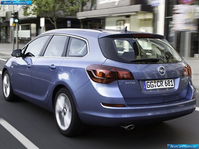 2011 Opel Astra Sports Tourer - фотография 33 из 95