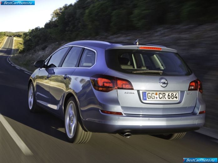 2011 Opel Astra Sports Tourer - фотография 34 из 95