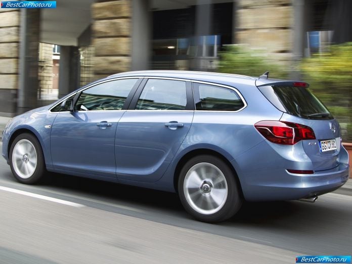 2011 Opel Astra Sports Tourer - фотография 35 из 95
