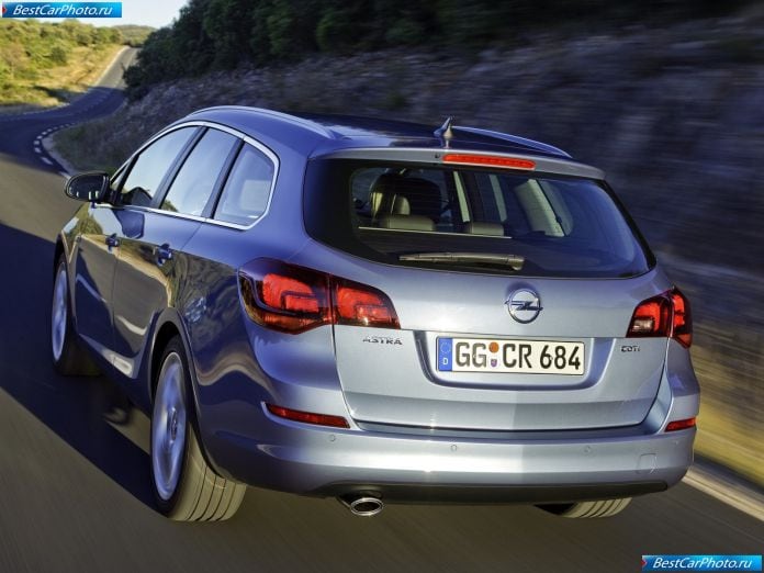 2011 Opel Astra Sports Tourer - фотография 37 из 95