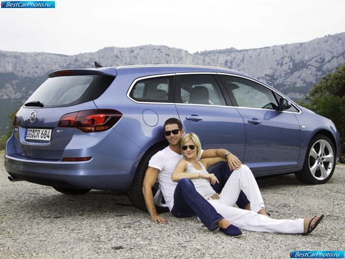 2011 Opel Astra Sports Tourer - фотография 39 из 95