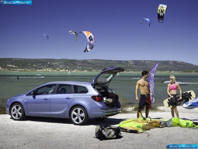 2011 Opel Astra Sports Tourer - фотография 41 из 95