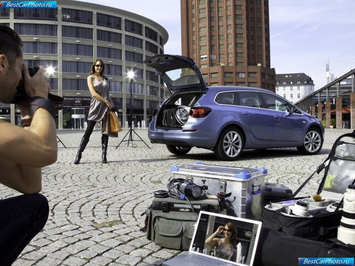 2011 Opel Astra Sports Tourer - фотография 43 из 95