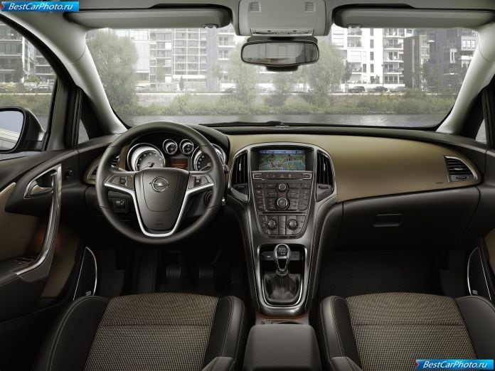 2011 Opel Astra Sports Tourer - фотография 49 из 95