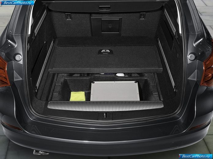 2011 Opel Astra Sports Tourer - фотография 62 из 95