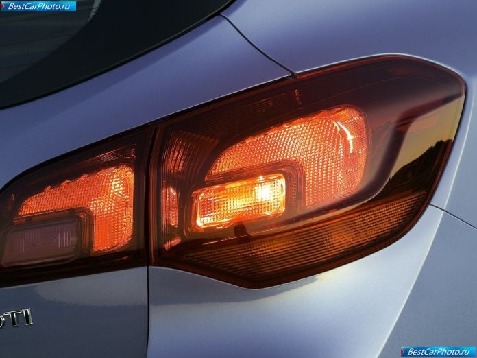 2011 Opel Astra Sports Tourer - фотография 69 из 95