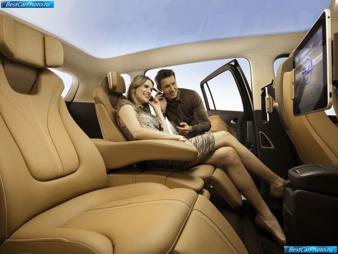 2011 Opel Zafira Tourer Concept - фотография 10 из 18
