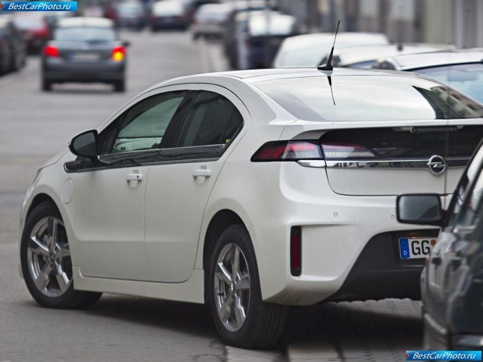2012 Opel Ampera - фотография 8 из 33