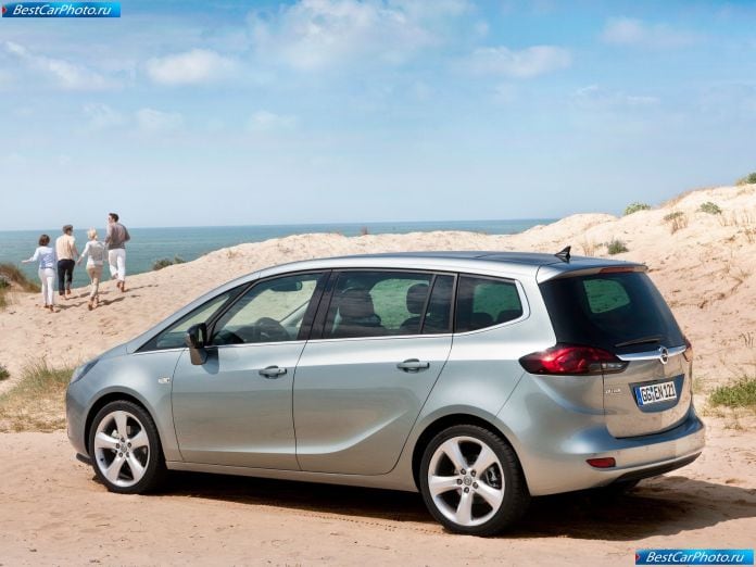 2012 Opel Zafira Tourer - фотография 10 из 14