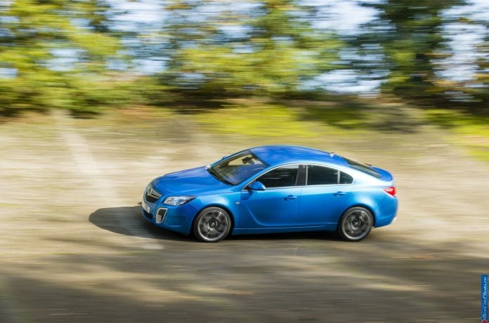 2012 Opel Insignia VXR SuperSport - фотография 2 из 5