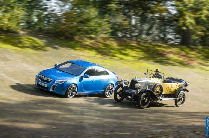 2012 Opel Insignia VXR SuperSport - фотография 4 из 5