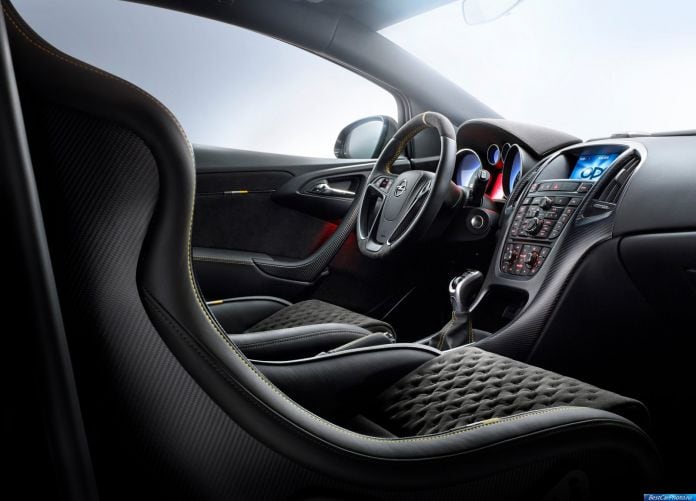 2015 Opel Astra OPC Extreme - фотография 4 из 10