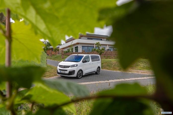 2020 Opel Zafira Life Small - фотография 2 из 9