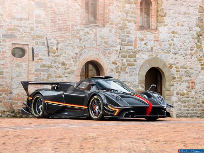 2013 Pagani Zonda Revolucion - фотография 1 из 32