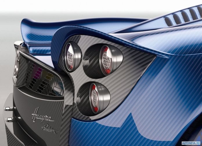 2017 Pagani Huayra Roadster - фотография 13 из 21