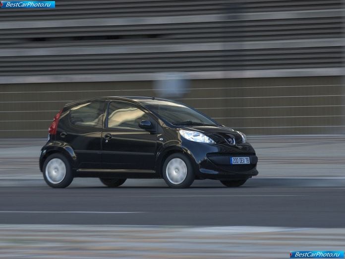 2005 Peugeot 107 - фотография 23 из 71
