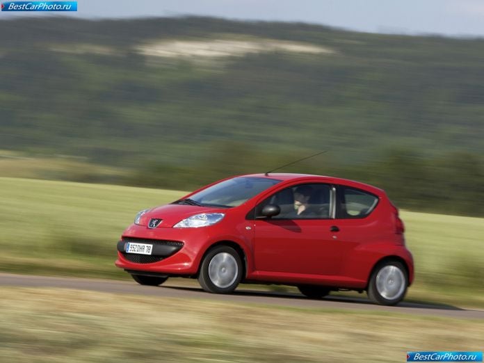 2005 Peugeot 107 - фотография 30 из 71