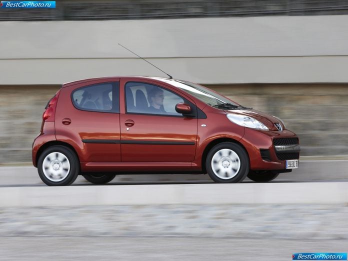 2009 Peugeot 107 - фотография 14 из 32