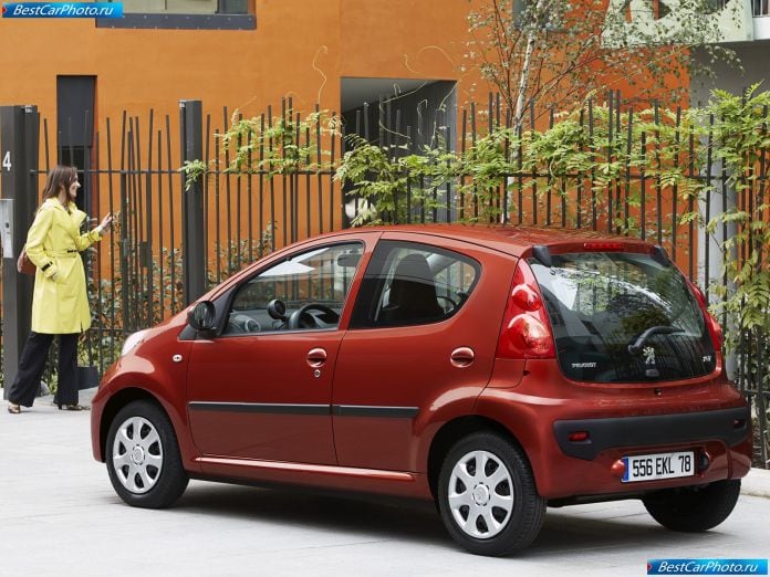 2009 Peugeot 107 - фотография 21 из 32 2009 Peugeot 107 - фотография 21 из 32