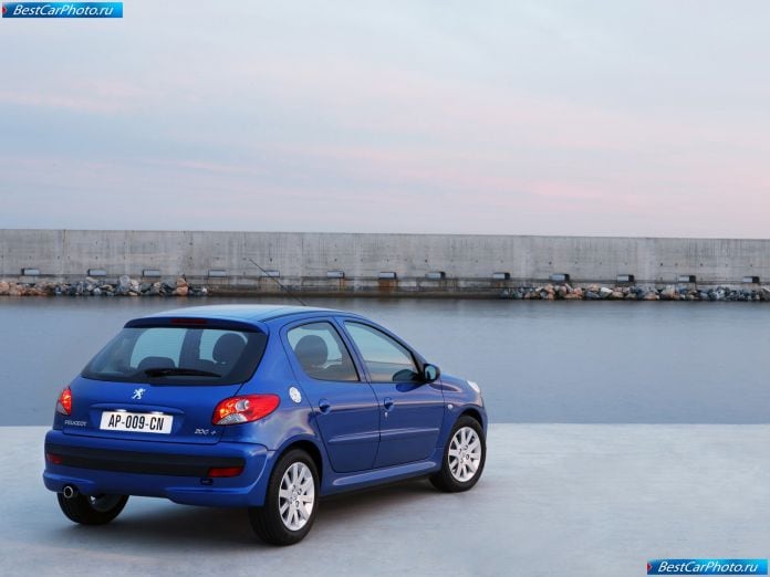 2009 Peugeot 206 Plus - фотография 10 из 27