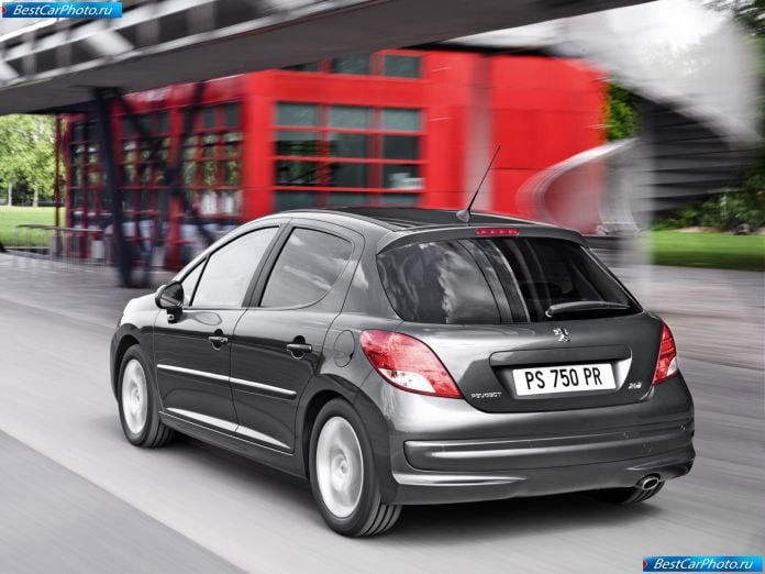 2010 Peugeot 207 - фотография 12 из 32