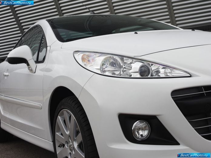 2010 Peugeot 207 Cc - фотография 17 из 20 2010 Peugeot 207 Cc - фотография 17 из 20