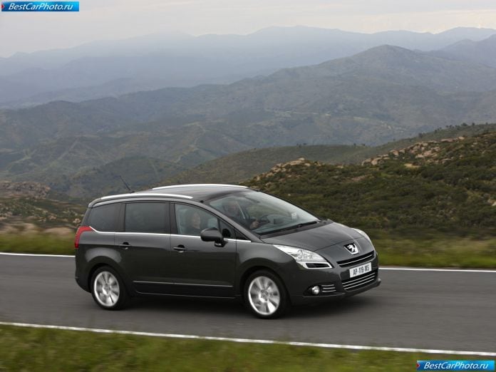 2010 Peugeot 5008 - фотография 3 из 80
