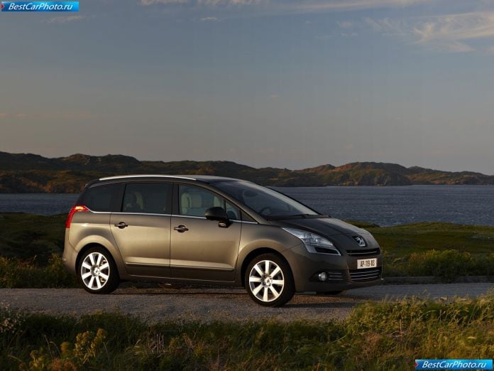 2010 Peugeot 5008 - фотография 11 из 80