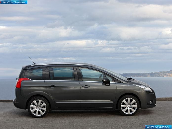 2010 Peugeot 5008 - фотография 18 из 80