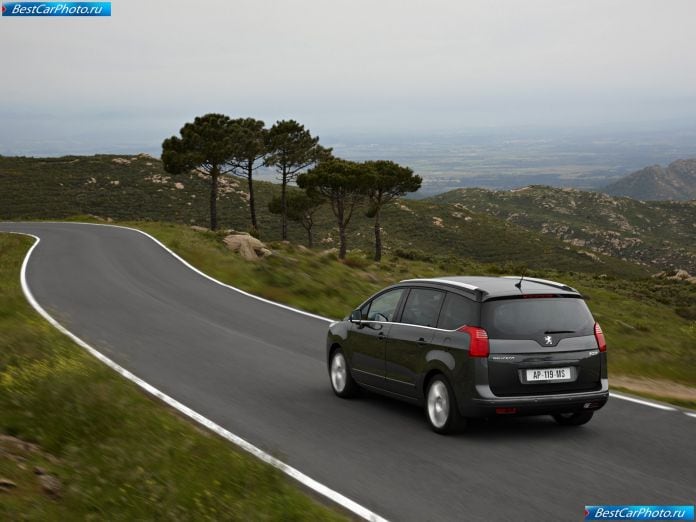 2010 Peugeot 5008 - фотография 27 из 80