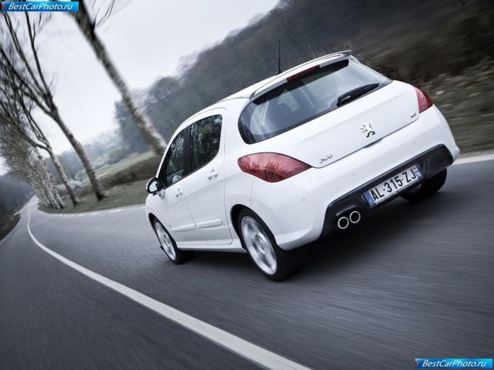 2011 Peugeot 308 Gti - фотография 8 из 14