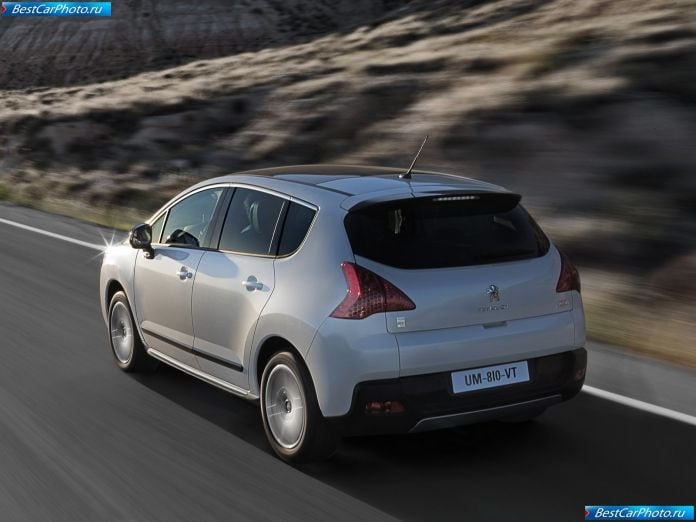 2012 Peugeot 3008 Hybrid4 - фотография 10 из 18 2012 Peugeot 3008 Hybrid4 - фотография 10 из 18