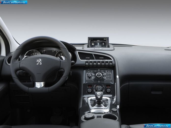 2012 Peugeot 3008 Hybrid4 - фотография 11 из 18 2012 Peugeot 3008 Hybrid4 - фотография 11 из 18