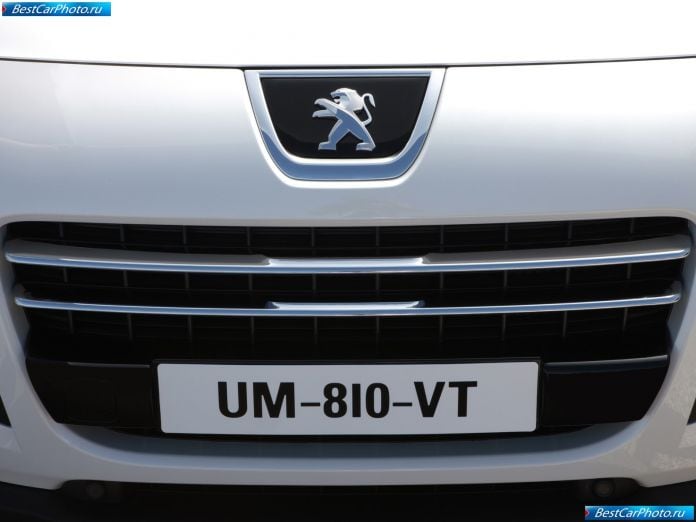 2012 Peugeot 3008 Hybrid4 - фотография 15 из 18