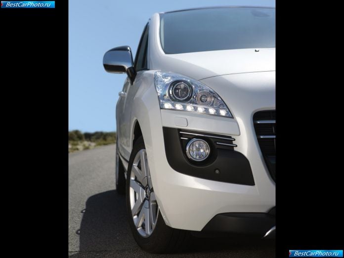 2012 Peugeot 3008 Hybrid4 - фотография 18 из 18